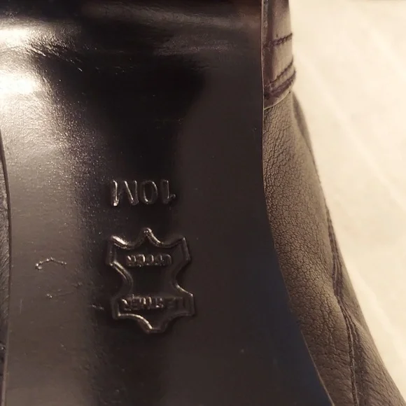 Tory Birch Leather Bootie. - Picture 3 of 7